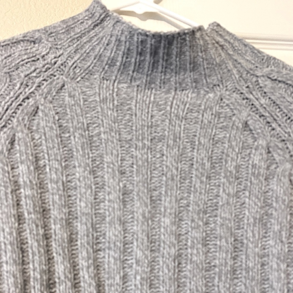 American Eagle mock neck cropped sweater - Picture 2 of 4